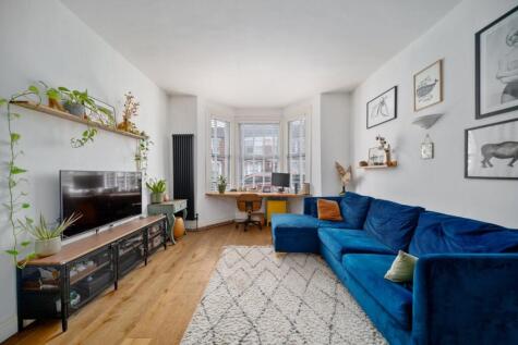 Whitehall Gardens, Grove Park, London, W4