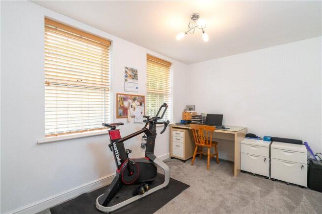 6 bed Detached for sale Image 11