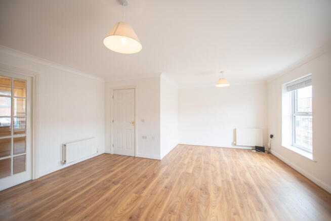 3 bed Town House to rent Image 6