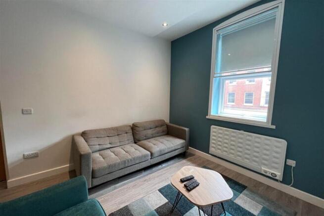 2 bed Apartment to rent Image 7