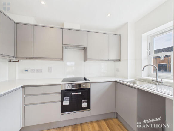 CAM03218G0-PR0958-STILL008