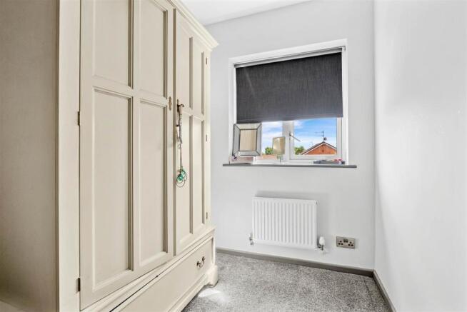 9 Bomford Hill - dressing area.jpg