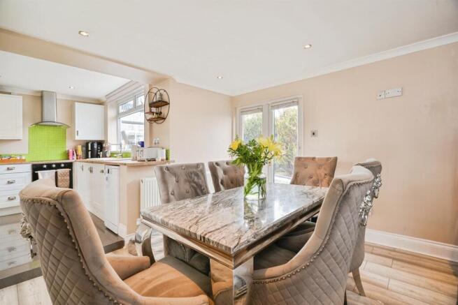 3 bed Semi-Detached for sale Image 2