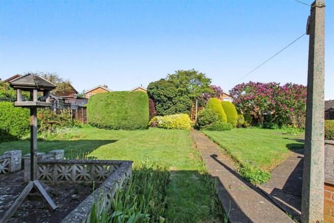 NN14 Wilton Close, Desborough, Kettering photo 4