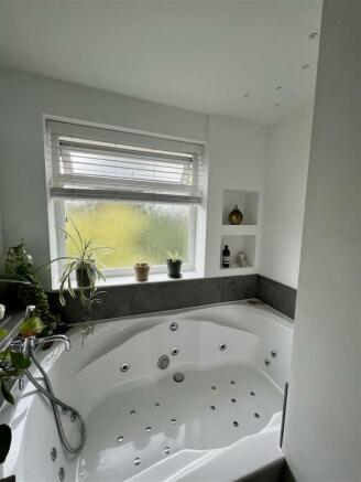 Jacuzzi Bath.jpeg