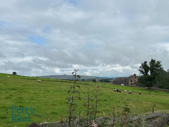 3 bed Semi-Detached for sale Image 12