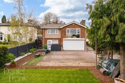 High Road, Loughton