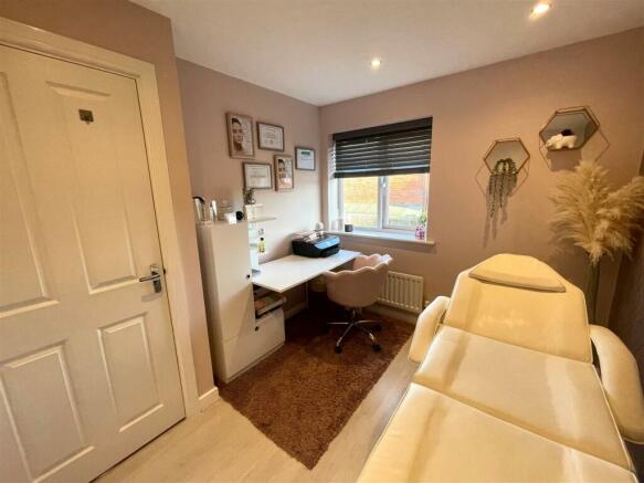 BEDROOM 4.jpg