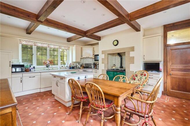 5 bed Detached for sale Image 6