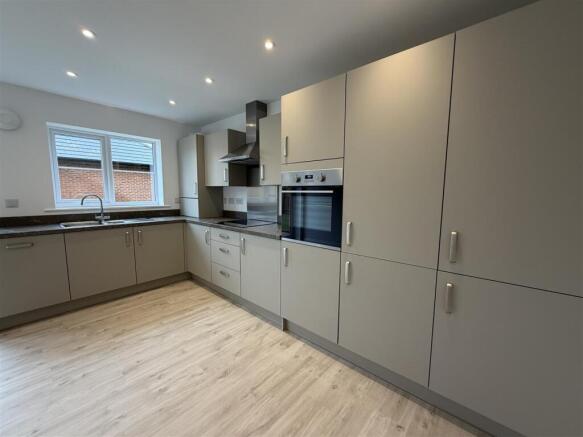 3 bed Semi-Detached to rent Image 4