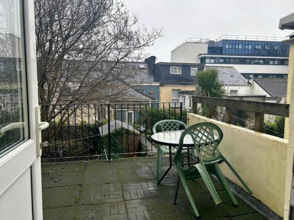 beau balcony .JPG