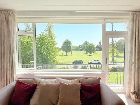 3 bed Flat for sale Image 11