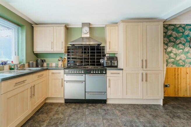 3 bed Semi-Detached for sale Image 8