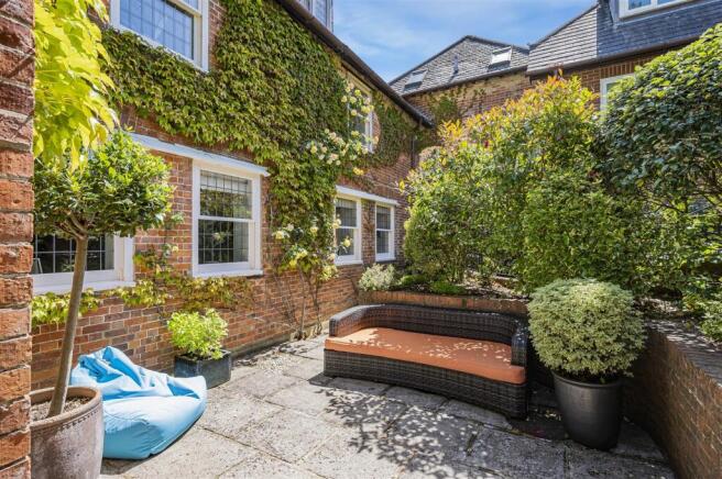 Private Side Garden