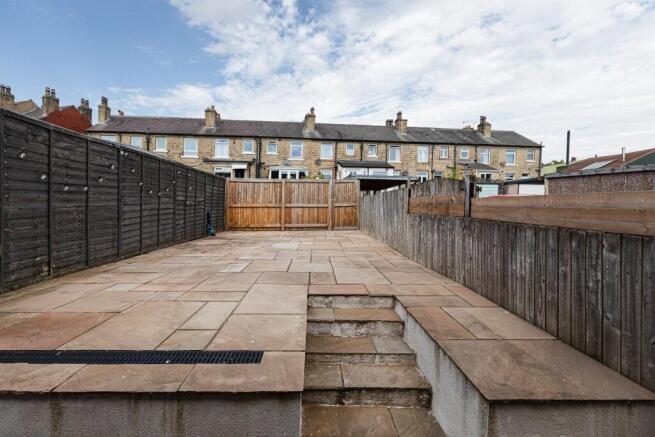 3 bed Terraced to rent Image 4
