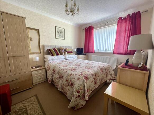 3 bed Bungalow for sale Image 4