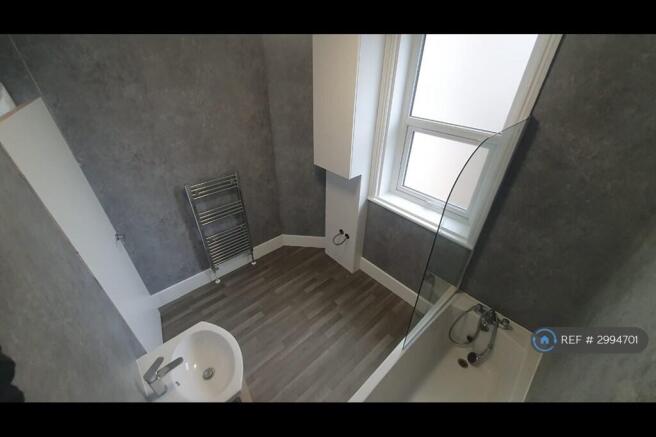 1 bed Flat to rent Image 4