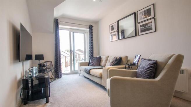 2 bed Apartment to rent Image 4