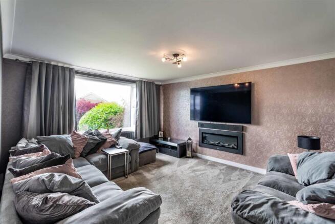 5 bed Detached for sale Image 7