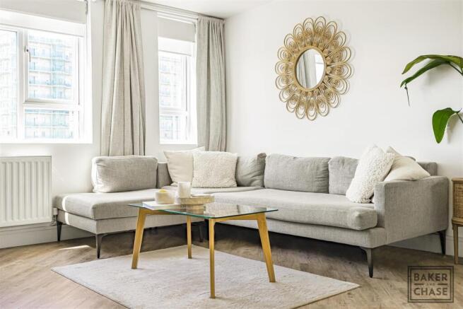 Lounge/Kitchen (Open-Plan)