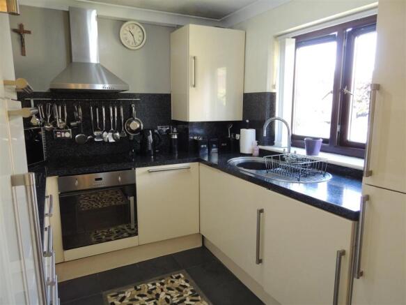 Kitchen: