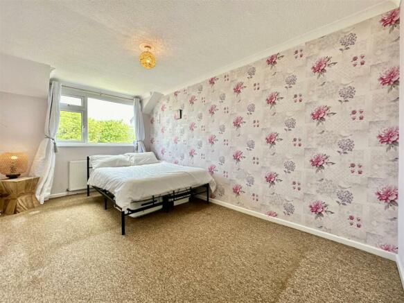 Bedroom 1.jpg
