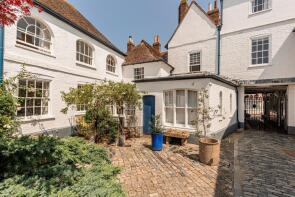 8, Bedlington Square, Market Place, Faversham ME13 7BA