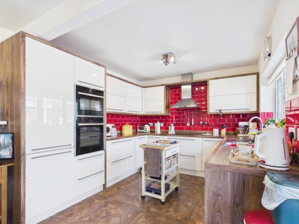 CAM02366G0-PR0134-STILL015