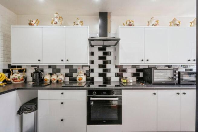4 bed Semi-Detached for sale Image 6