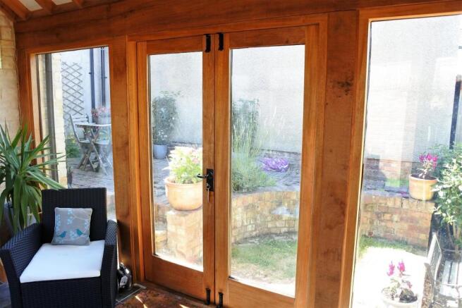 GARDEN ROOM TO COURTYARD