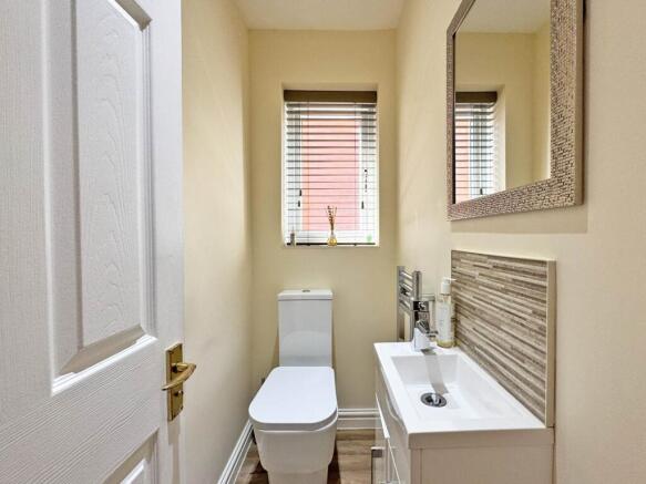 4 bed Detached for sale Image 8