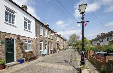 Albert Terrace, Buckhurst Hill, IG9