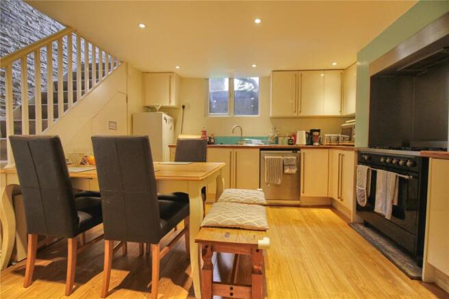 4 bed Terraced to rent Image 4