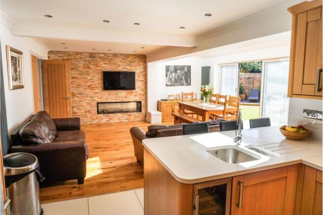 Kitchen/Dining Room