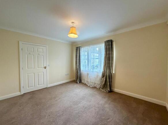 3 bed Detached to rent Image 8