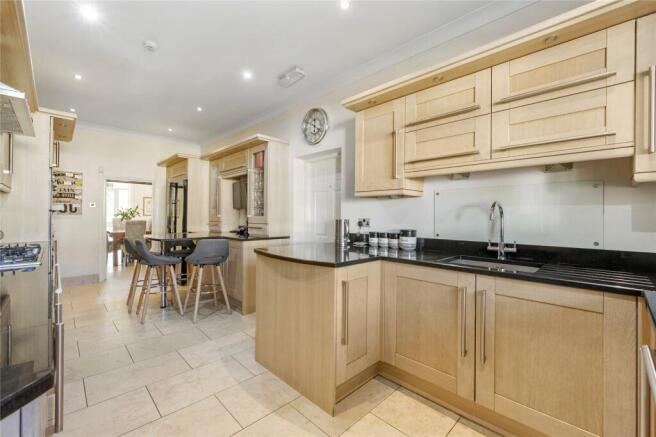 13 bed Detached for sale Image 7