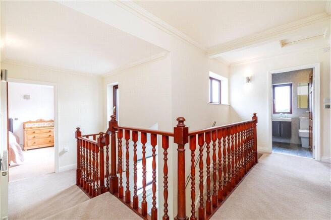 6 bed Detached for sale Image 8