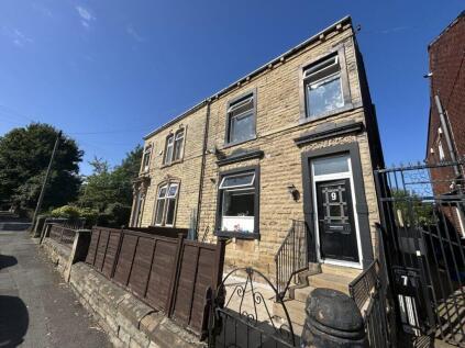 Cemetery Road, Batley, WF17 8PG