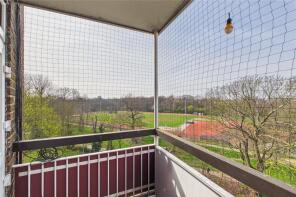 24, Oldfield House, West Drive, London SW16 1RT
