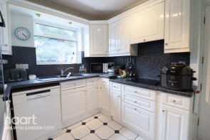 6, Orchard Mead, Hatfield AL10 0SB