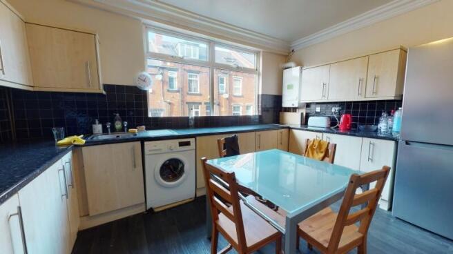6 bed Terraced to rent Image 8
