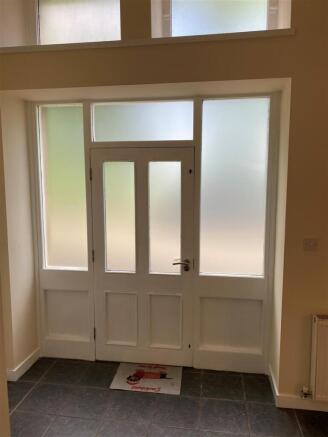 2 bed Ground Flat for sale Image 4