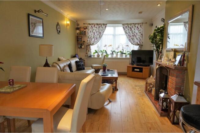 Lounge/Dining Room