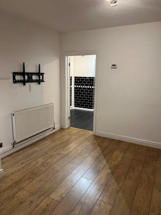 3 bed Terraced to rent Image 5