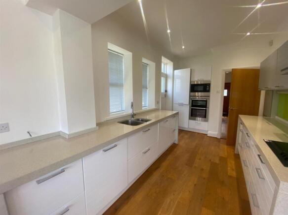KITCHEN.jpg