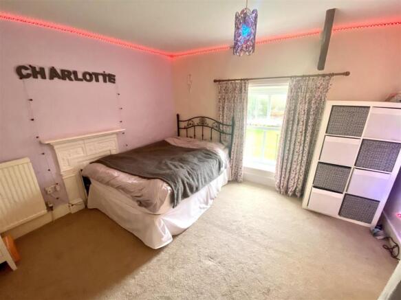 BEDROOM 2