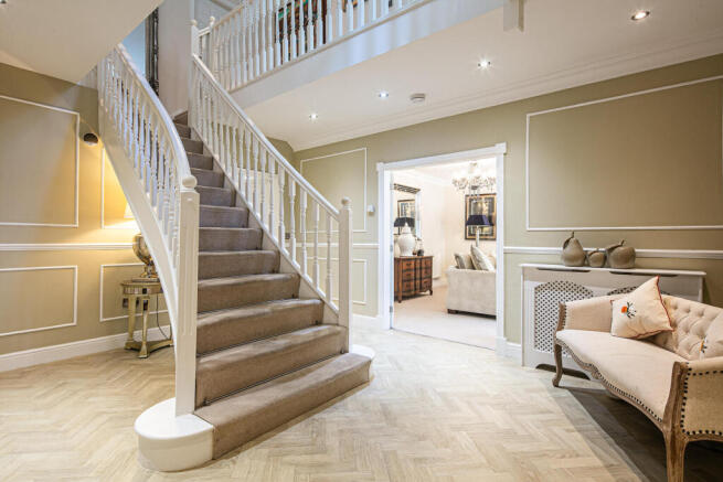 6 bed Detached for sale Image 12