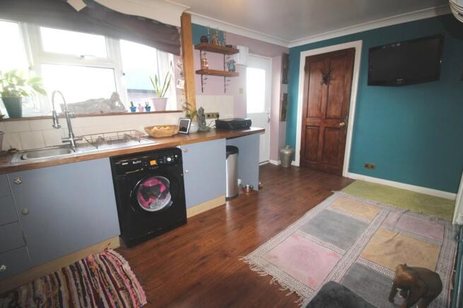 KITCHEN / DINER