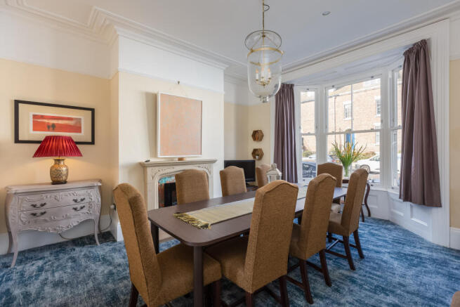 6 bed Town House for sale Image 8