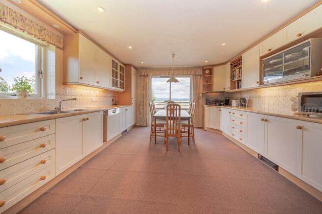 Kitchen/breakf...